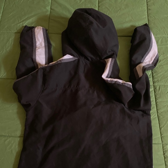 MENS WINDBREAKER IN BLACK - Picture 7 of 7